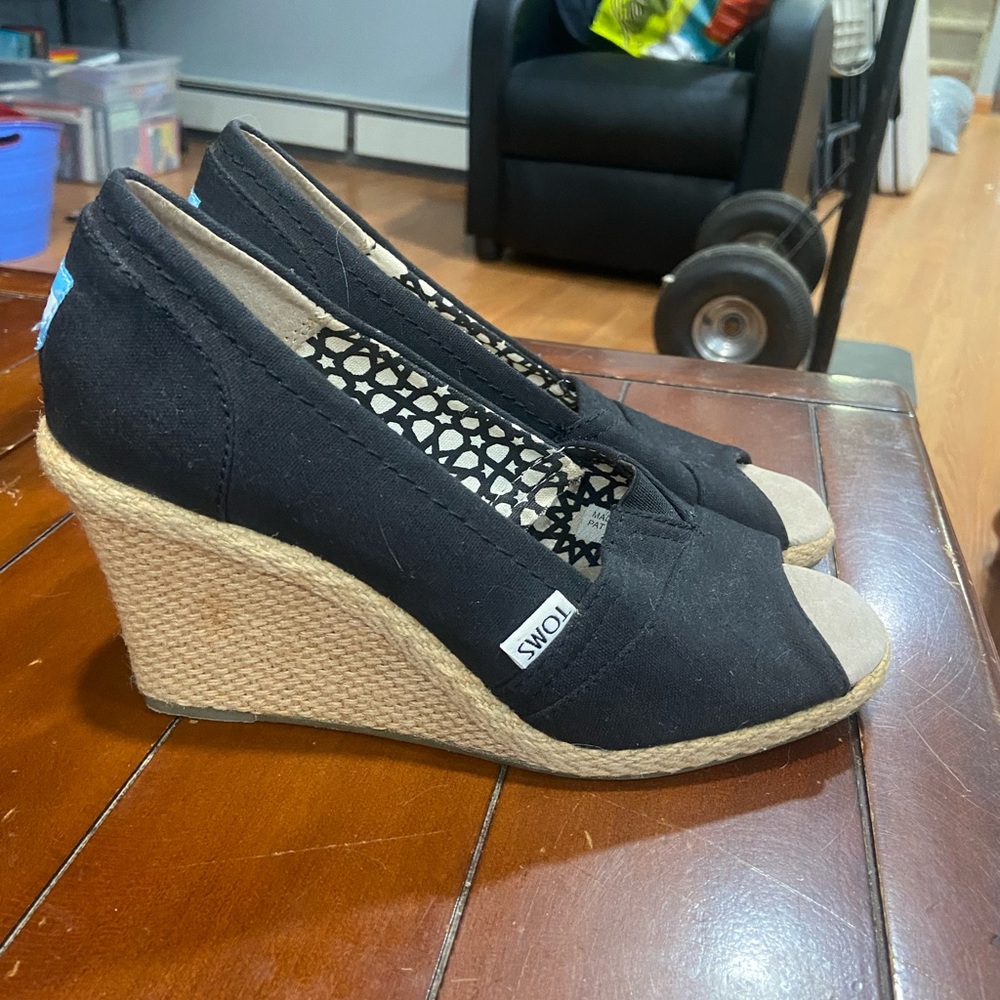 Tom’s platform peeps toe wedges size 7.5 canvas bottom